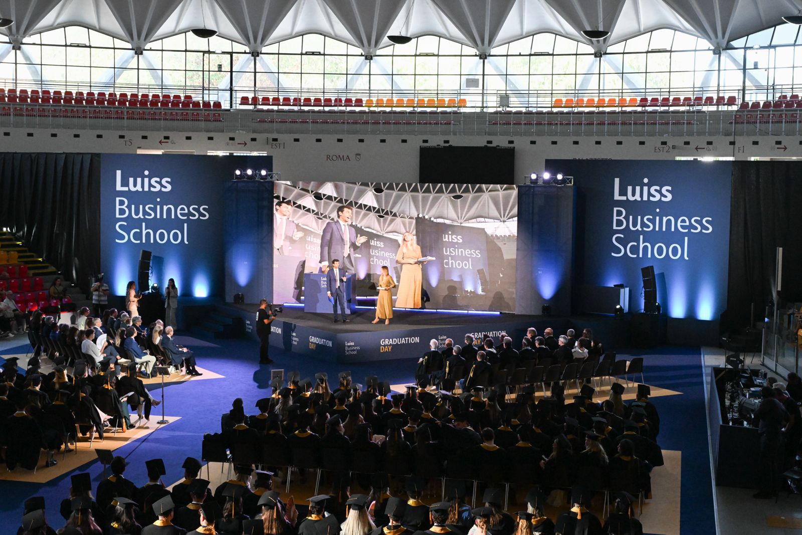 Graduation Day Luiss Business School: palco, schermo e pubblico